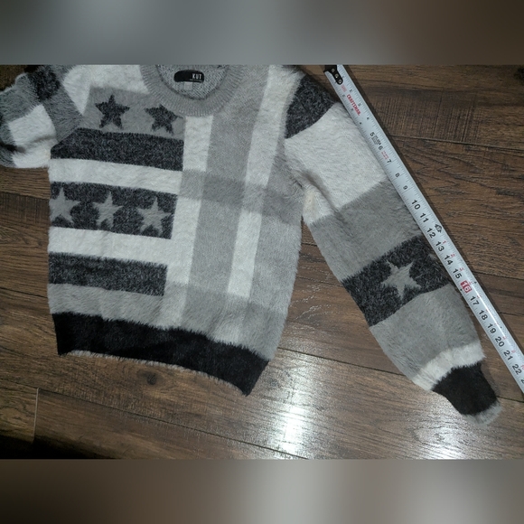 Kut From The Kloth Shades Of Gray Stripes & Stars Cropped Womens Sweater Size S - Picture 10 of 16